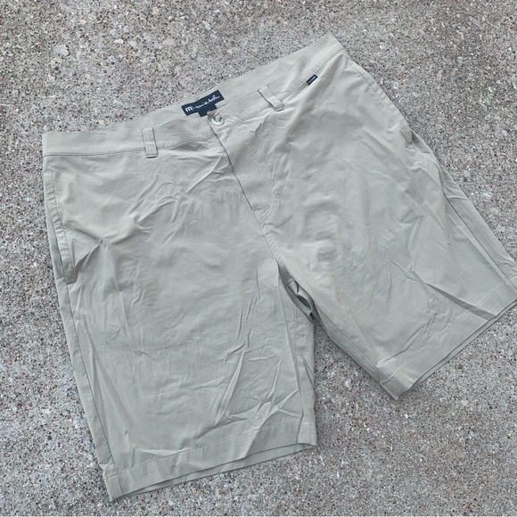 Travis Mathew Shorts Adult 40 Beige Tan Carlsbad 9 Golf Activewear Stretch Men - Picture 2 of 11